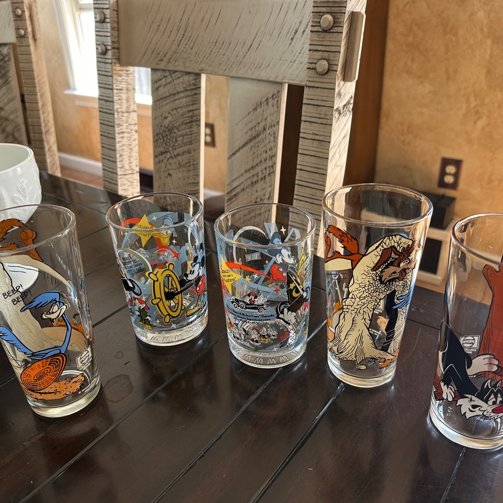 Colorful Cartoon Character Glass Set - Picture 2 of 11